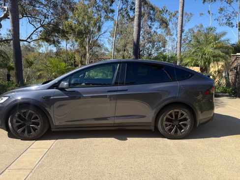 Used 2022 Tesla Model X AWD/4WD image 2