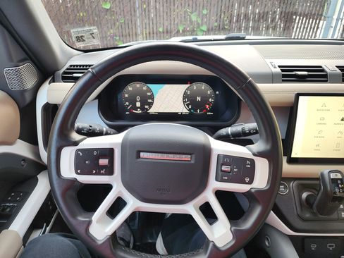 Used 2023 Land Rover Defender 130 S image 10