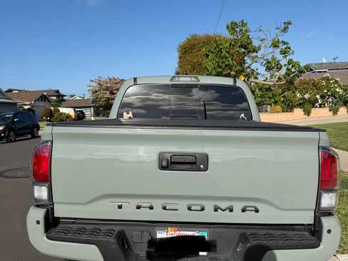 Used 2022 Toyota Tacoma TRD Off-Road w/ Technology Package AWD/4WD image 5