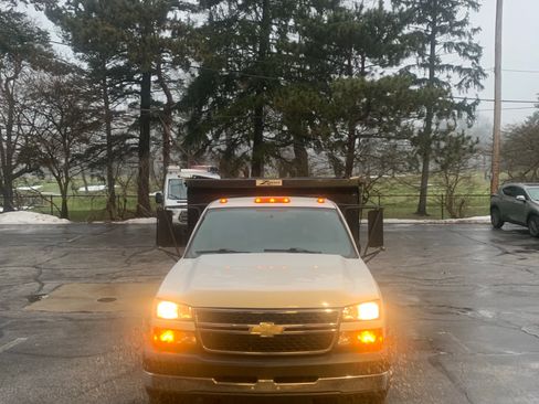 Used 2006 Chevrolet Silverado 3500 4x4 Regular Cab w/ Snow Plow Prep Package image 23