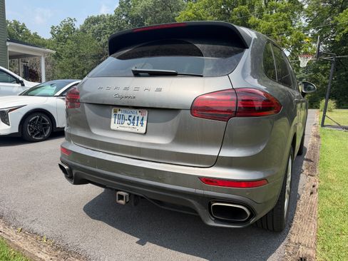 Used 2016 Porsche Cayenne AWD/4WD image 5