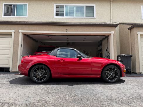 Used 2015 MAZDA MX-5 Miata 25th Anniversary Edition RWD image 6
