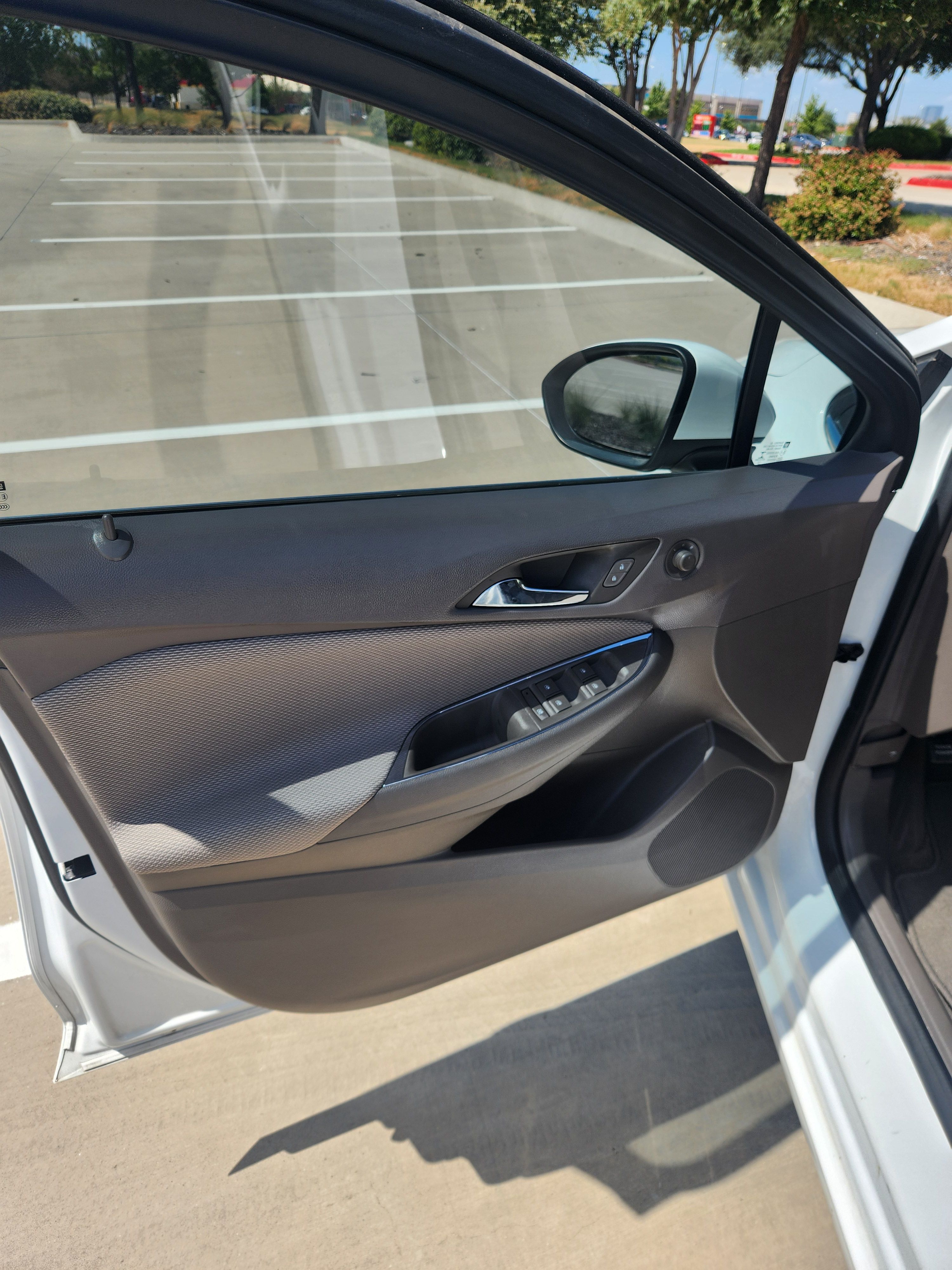 Used 2017 Chevrolet Cruze LT FWD image 26