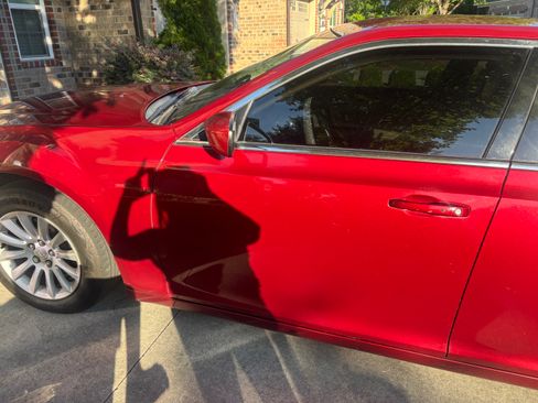 Used 2013 Chrysler 300 RWD image 2