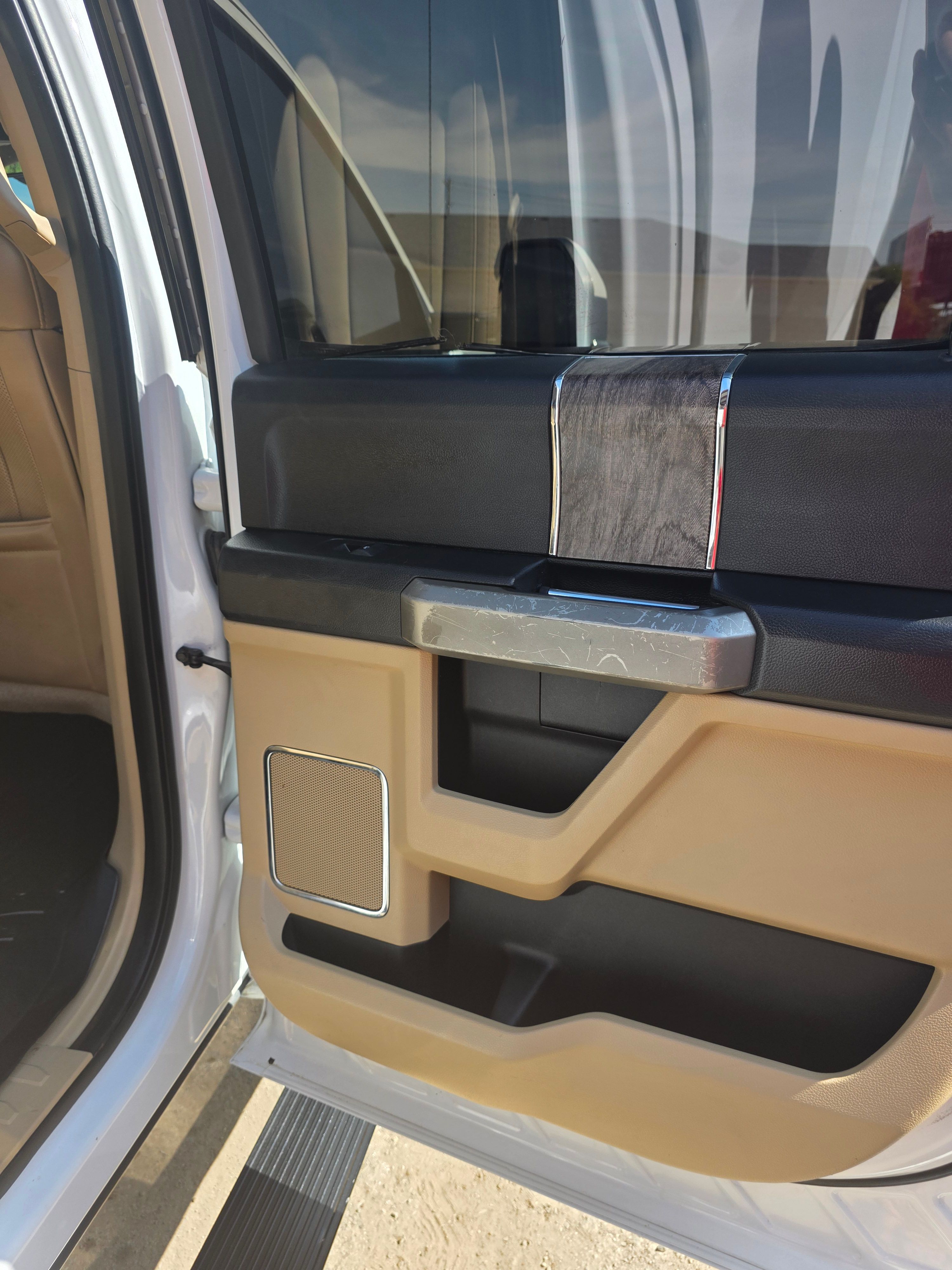 Used 2018 Ford F350 Lariat w/ Lariat Ultimate Package AWD/4WD image 19