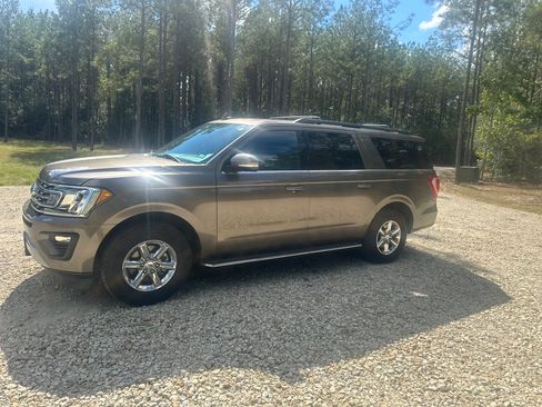 Used 2018 Ford Expedition Max XLT w/ Equipment Group 202A image 4