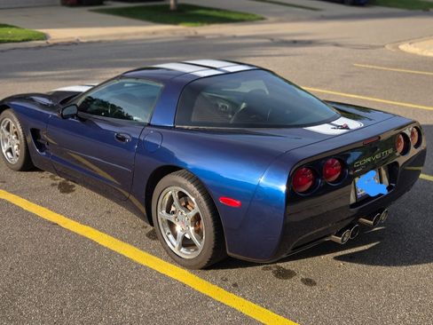 Used 2001 Chevrolet Corvette Coupe w/ Preferred Equipment Group2 RWD image 2