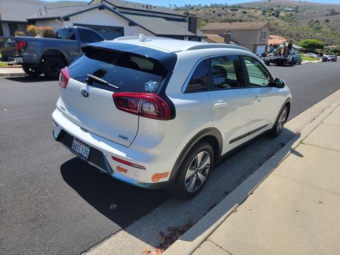 Used 2019 Kia Niro EX Premium w/ Sunroof Package FWD image 6