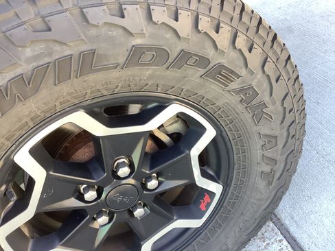 Used 2020 Jeep Gladiator Sport w/ Quick Order Package 24S image 17