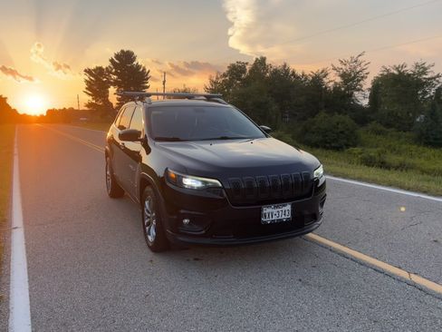 Used 2019 Jeep Cherokee Latitude Plus FWD image 1