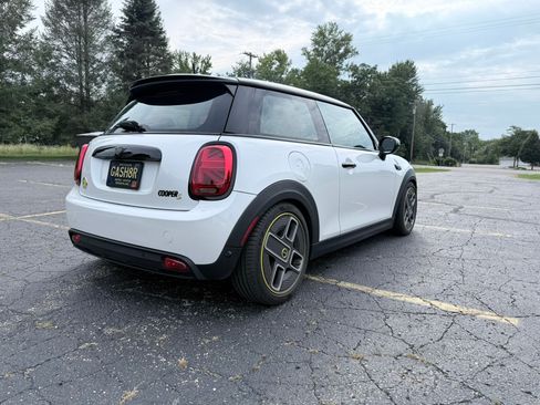 Used 2024 MINI Cooper SE FWD image 5