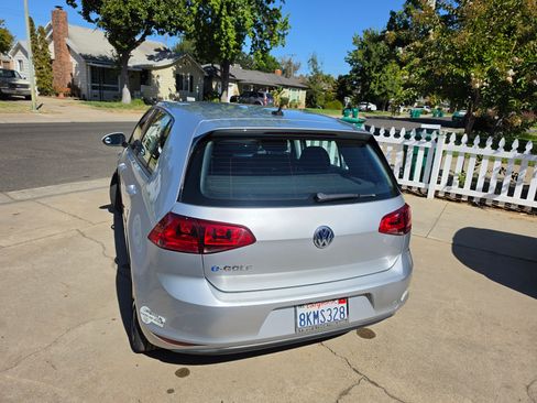 Used 2016 Volkswagen e-Golf SE w/ DC Fast Charging Package FWD image 13