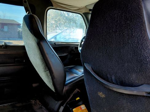 Used 2001 Dodge B3500 image 6