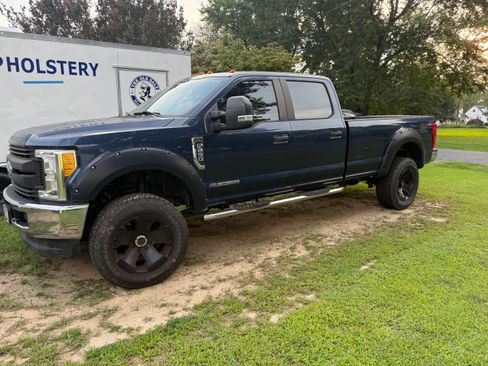 Used 2017 Ford F250 XL w/ Power Equipment Group AWD/4WD image 2