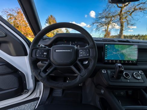 Used 2022 Land Rover Defender 90 image 18