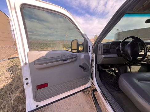 Used 2002 Ford F350 4x4 Regular Cab Super Duty image 16