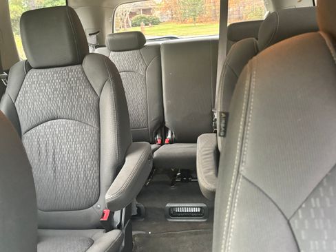 Used 2013 GMC Acadia SLE image 12