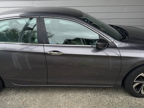 Used 2017 Honda Accord LX image 4