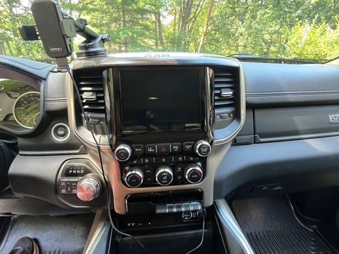Used 2019 RAM 1500 Laramie AWD/4WD image 6
