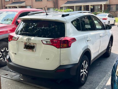 Used 2015 Toyota RAV4 LE FWD image 2