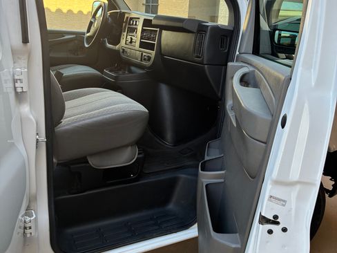 Used 2015 Chevrolet Express 2500 LS RWD image 16