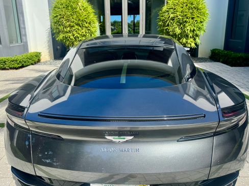 Used 2019 Aston Martin DB11 Coupe image 4
