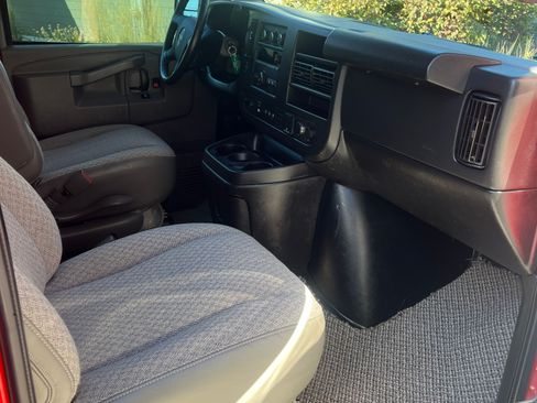 Used 2020 GMC Savana 3500 Extended w/ Driver Convenience Package image 7