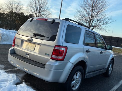 Used 2011 Ford Escape XLT w/ Cargo Pkg image 8