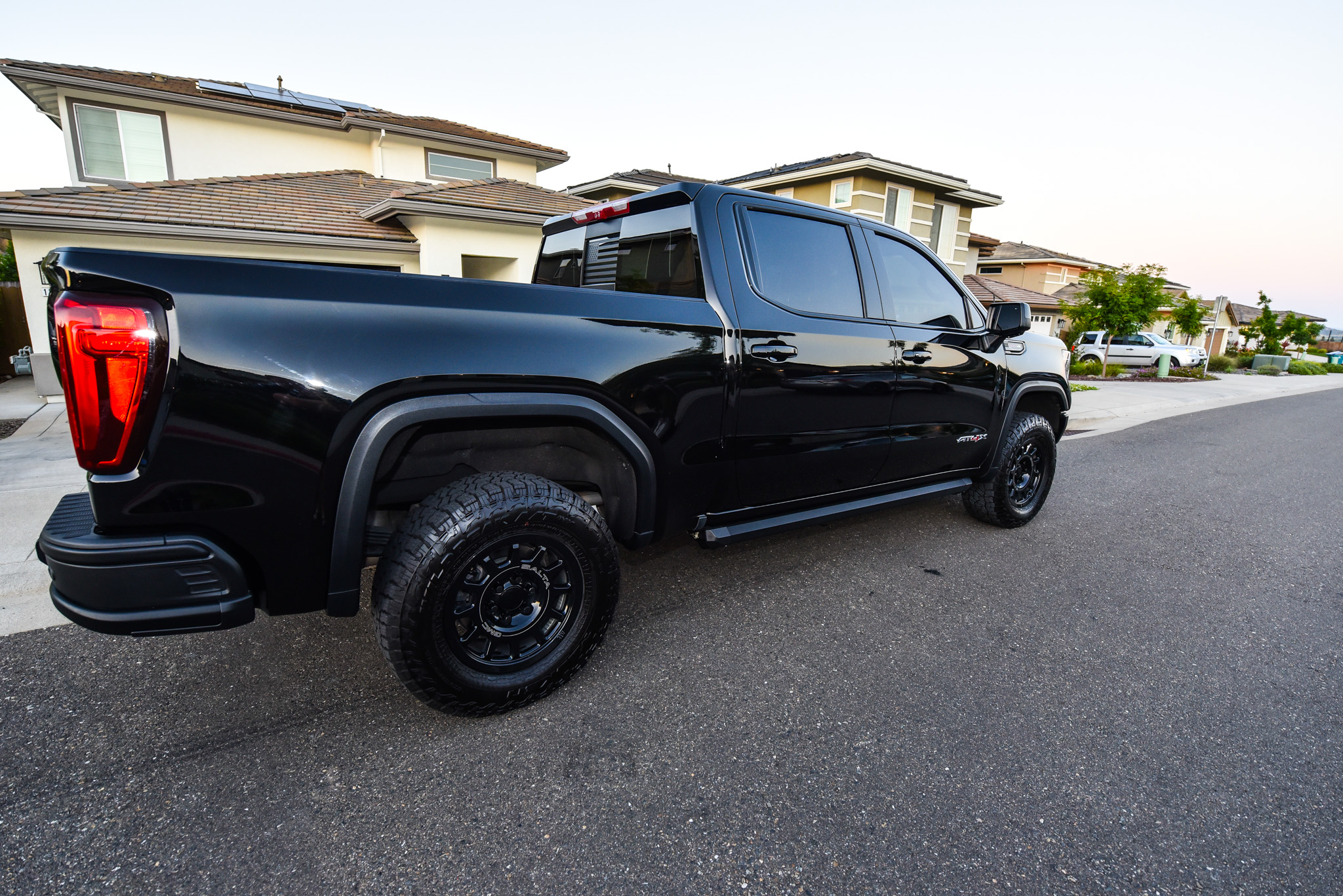 Used 2023 GMC Sierra 1500 AT4X w/ AT4X AEV Edition AWD/4WD image 2