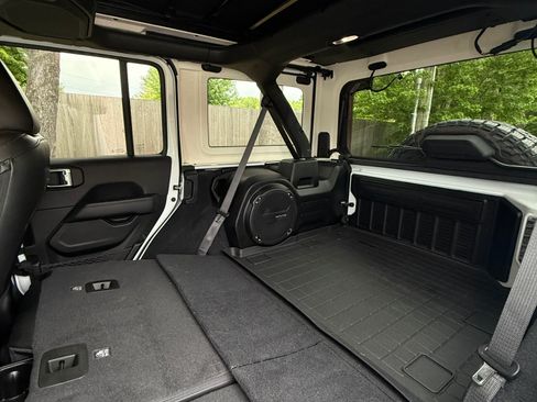 Used 2020 Jeep Wrangler Unlimited Sahara AWD/4WD image 11