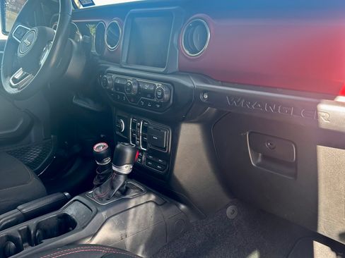 Used 2021 Jeep Wrangler Unlimited Rubicon image 2