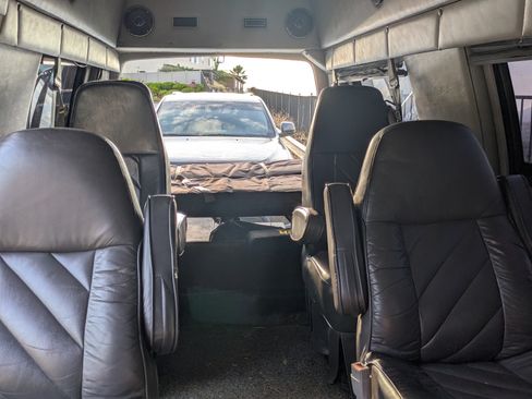 Used 1998 GMC Savana 3500 Extended image 4