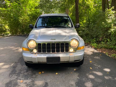 Used 2007 Jeep Liberty Limited AWD/4WD image 14