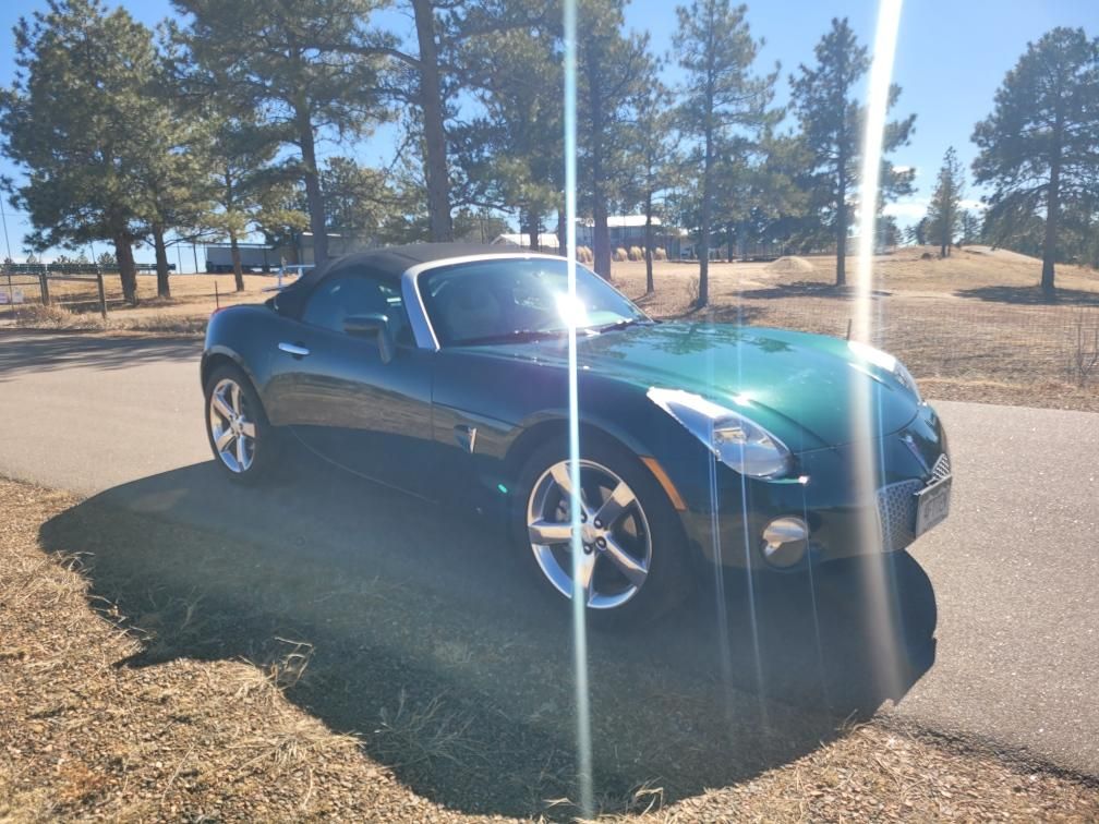 Used 2006 Pontiac Solstice Convertible w/ Premium Package RWD image 1