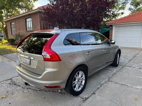 Used 2016 Volvo XC60 T5 Premier w/ Proximity Package image 6