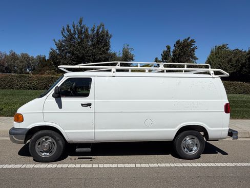 Used 2002 Dodge B2500 RWD image 1