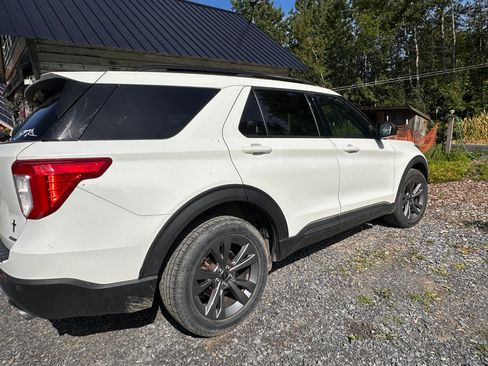 Used 2021 Ford Explorer XLT w/ Equipment Group 202A AWD/4WD image 4