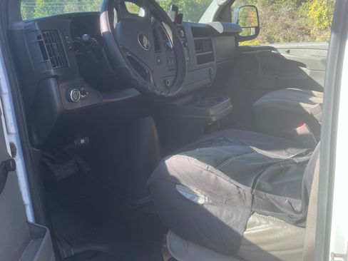 Used 2013 Chevrolet Express 3500 image 9