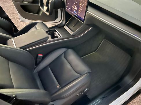 Used 2023 Tesla Model X image 16