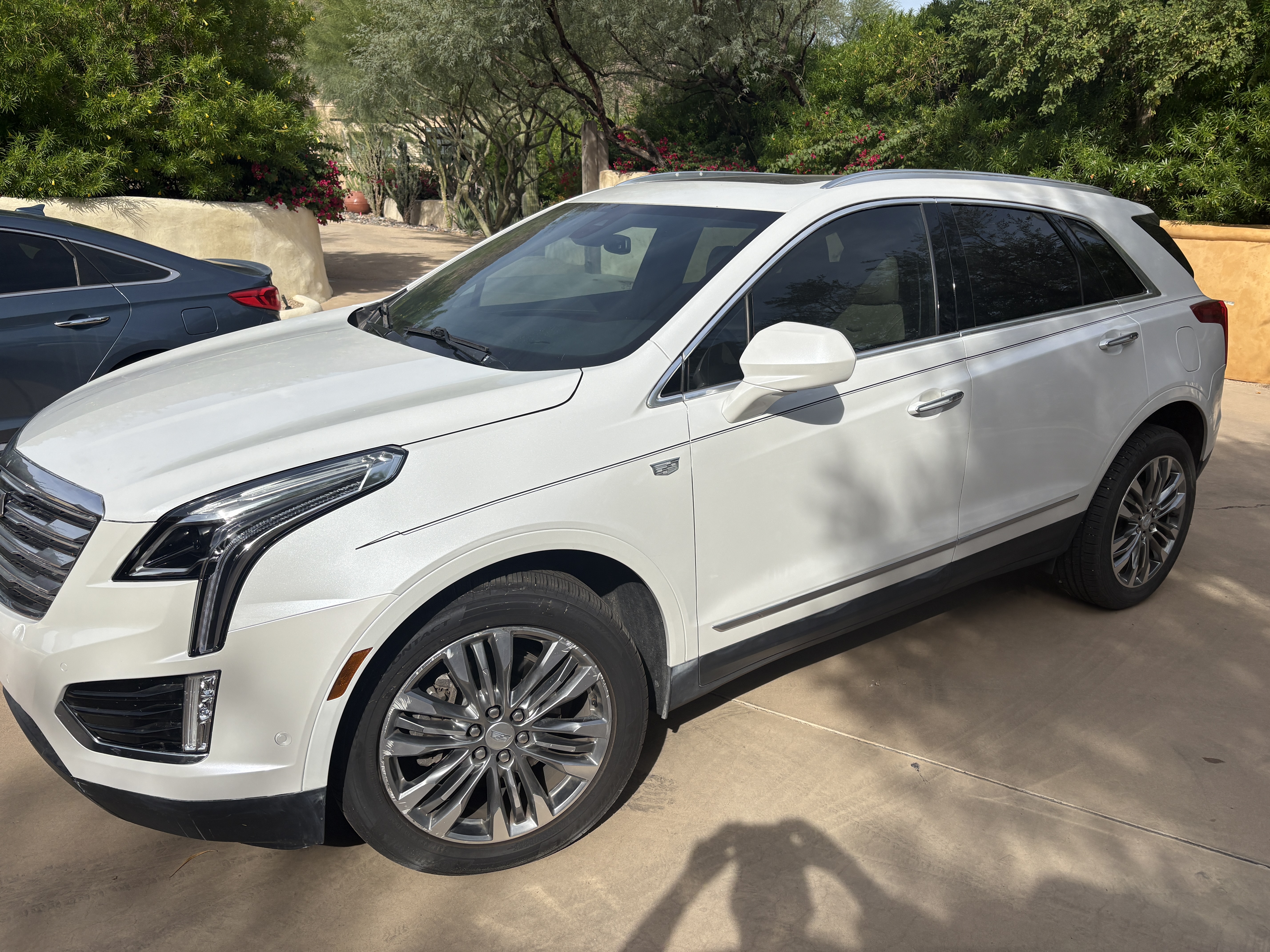 Used 2019 Cadillac XT5 Premium Luxury w/ Driver Assist Package FWD image 2
