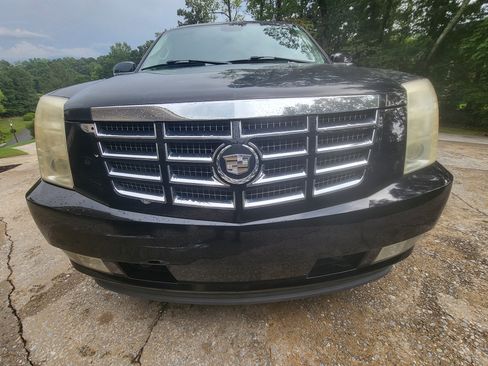Used 2007 Cadillac Escalade AWD w/ Information Package image 2