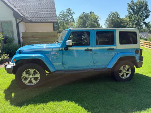 Used 2017 Jeep Wrangler Unlimited Sahara w/ Quick Order Package 24E Chief AWD/4WD image 4