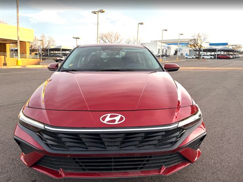Used 2024 Hyundai Elantra SEL image 10