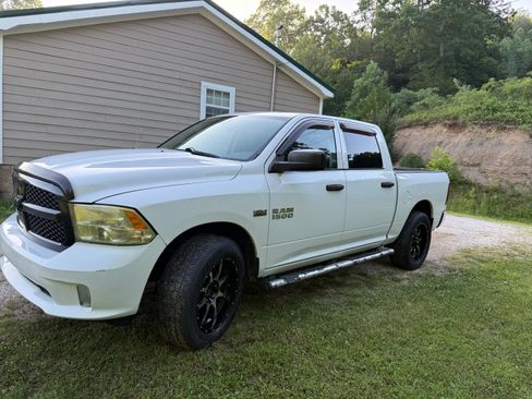 Used 2014 RAM 1500 Express AWD/4WD image 2