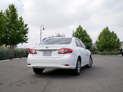 Used 2012 Toyota Corolla LE FWD image 13