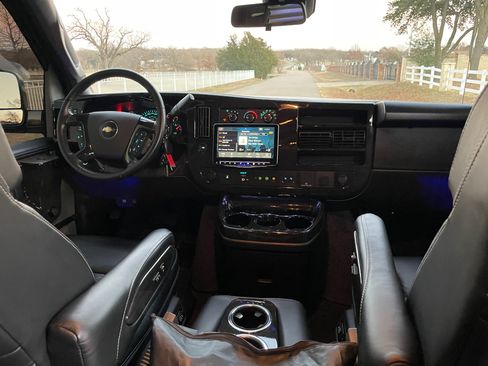 Used 2024 Chevrolet Express 2500 w/ Driver Convenience Package image 8