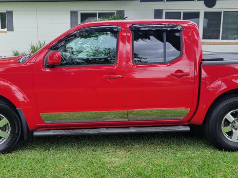 Used 2011 Nissan Frontier PRO-4X RWD image 5