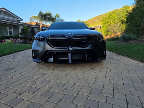 Used 2025 BMW M5 Sedan 4D w/ Carbon Package image 6