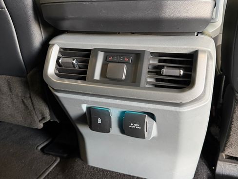 Used 2022 Ford F150 Lariat w/ Equipment Group 502A High image 17