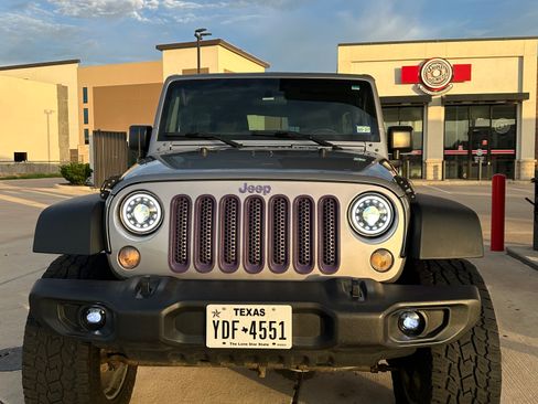Used 2017 Jeep Wrangler Unlimited Sport w/ Max Tow Package AWD/4WD image 2